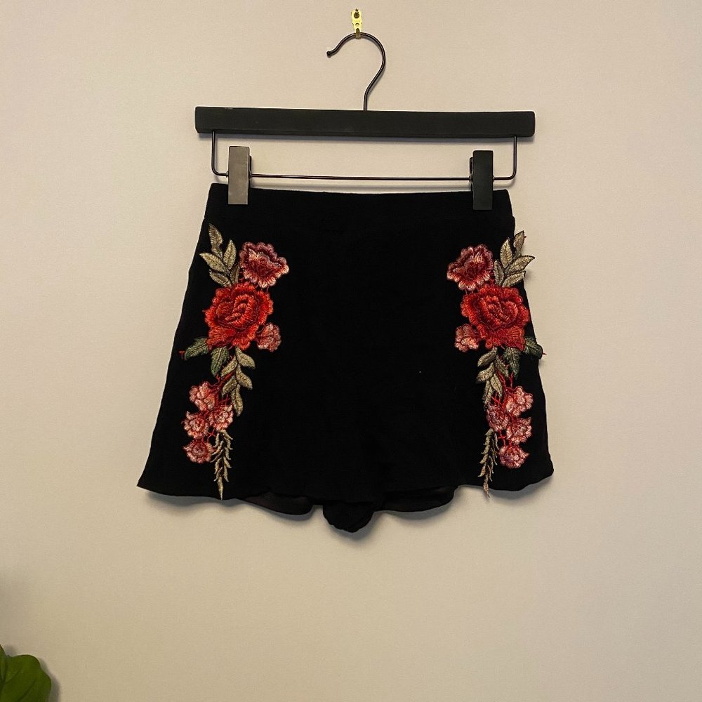 Fashion Nova// black floral shorts
